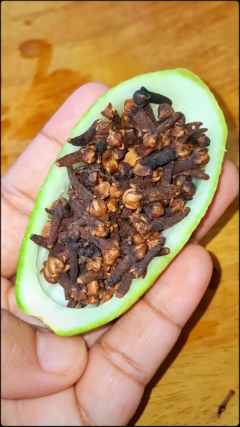 Infusión de limón, clavo, jengibre y laurel: cómo prepararla y qué beneficios puede aportar Infusión de limón, clavo, jengibre y laurel: cómo prepararla y qué beneficios puede aportar